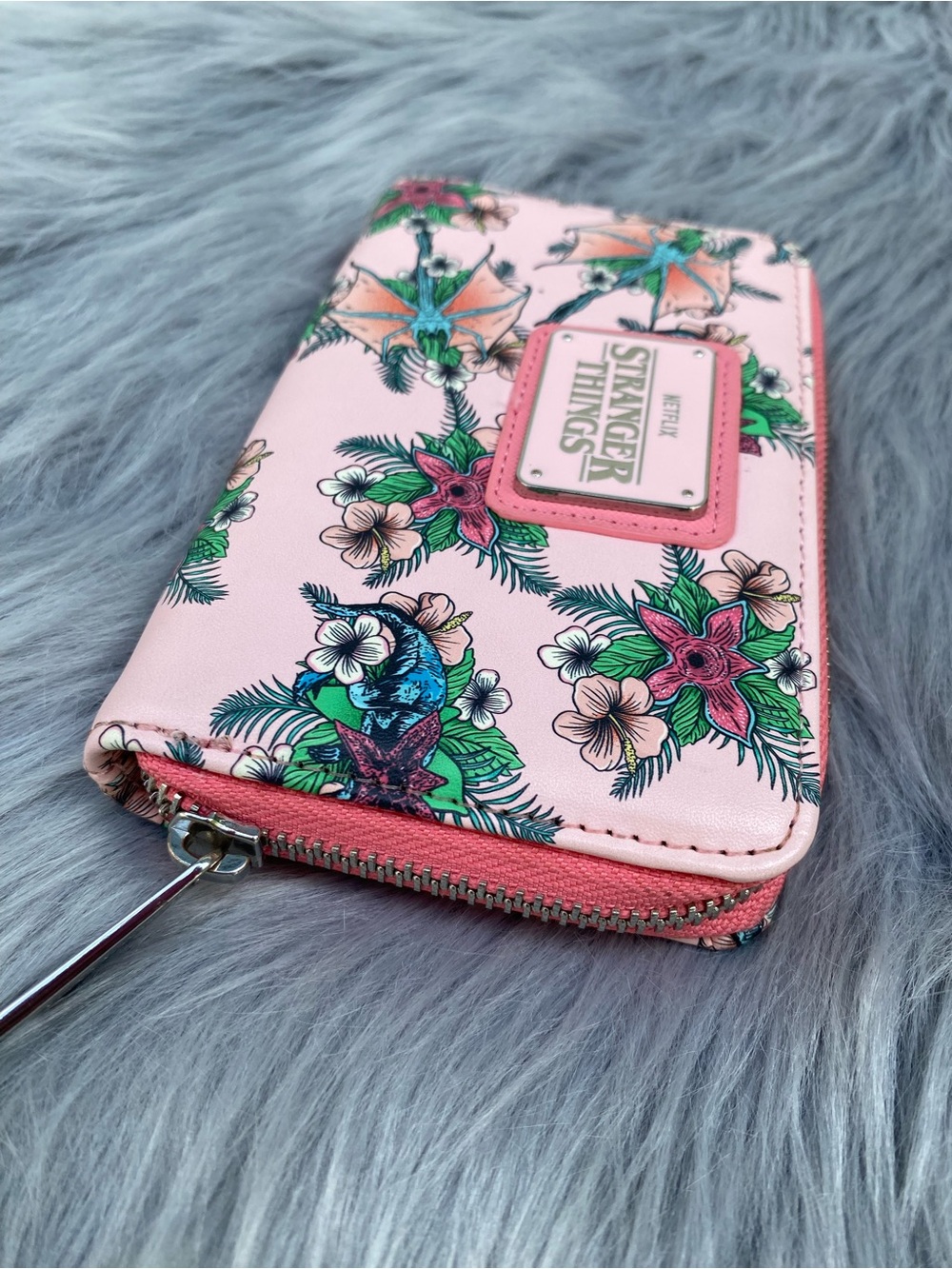 Loungefly Stranger Things Creatures
Wallet 💝✨💝✨ - Picture 5 of 15